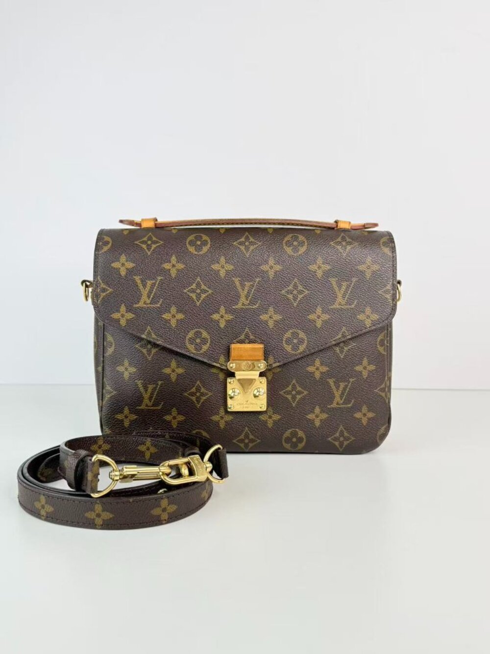Louis Vuitton Pochette Metis